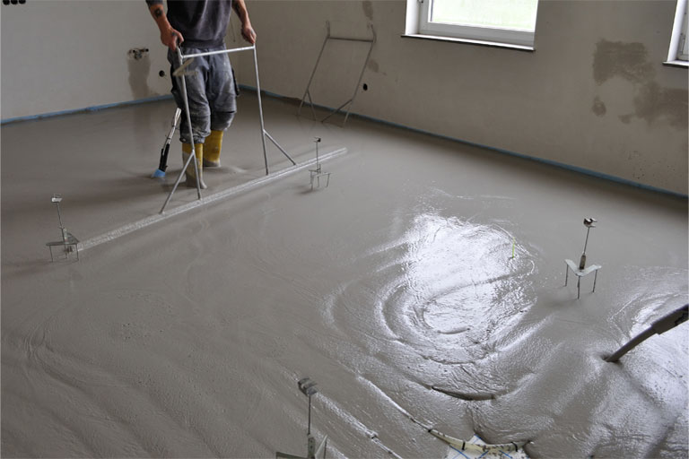 Einbau eines Fließestrich und nivelieren