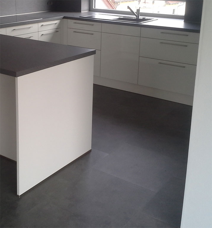 Designbelag in Fließenoptik in einer einer Küche